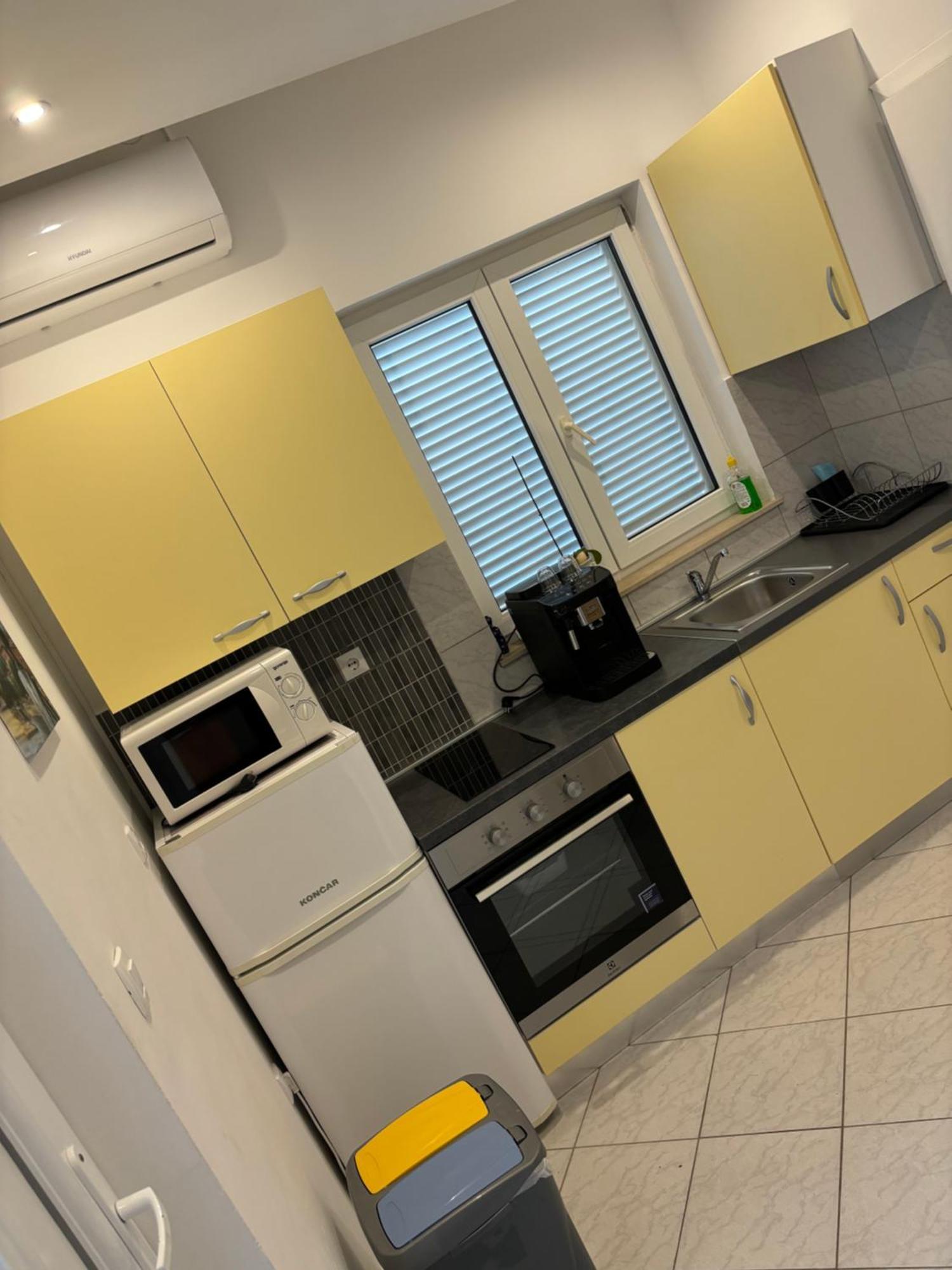 Apartments Lota كوسترينا المظهر الخارجي الصورة